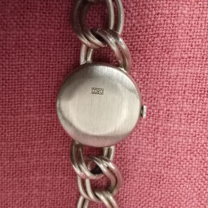 Ceas de damă din argint masiv.