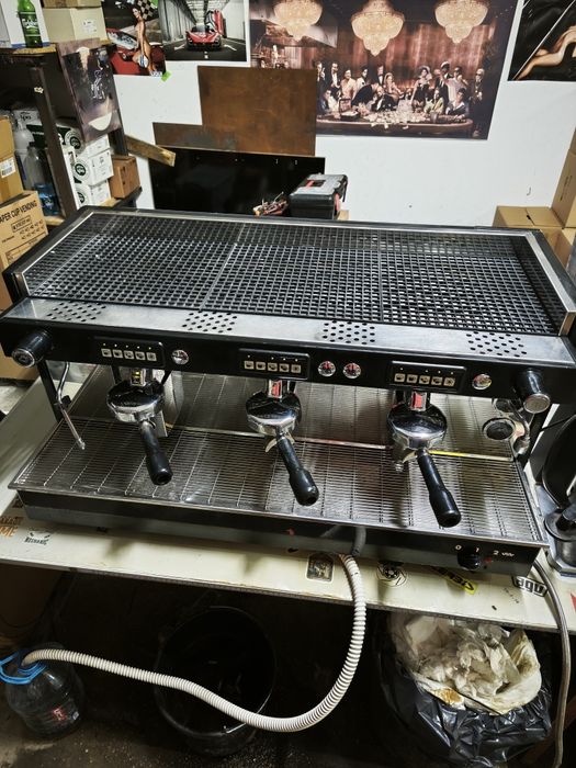 Espressor (expresor) Profesional GEM 3 grupuri Impecabil