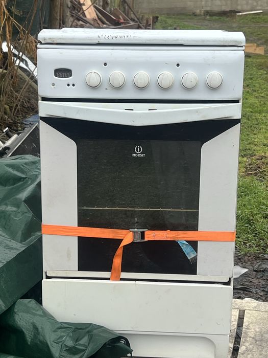 Готварска печка/фурна indesit (със грил)