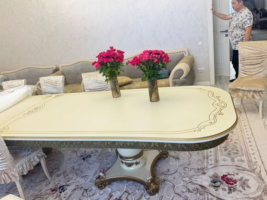 Стол для гостиной