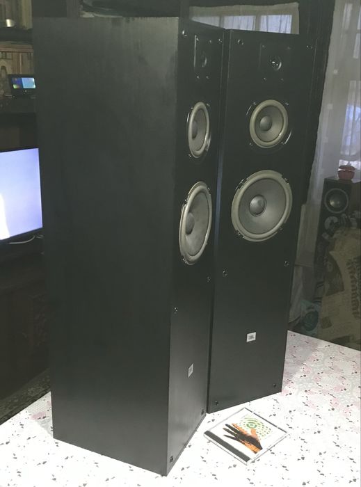 Vand boxe JBL -puternice si elegante