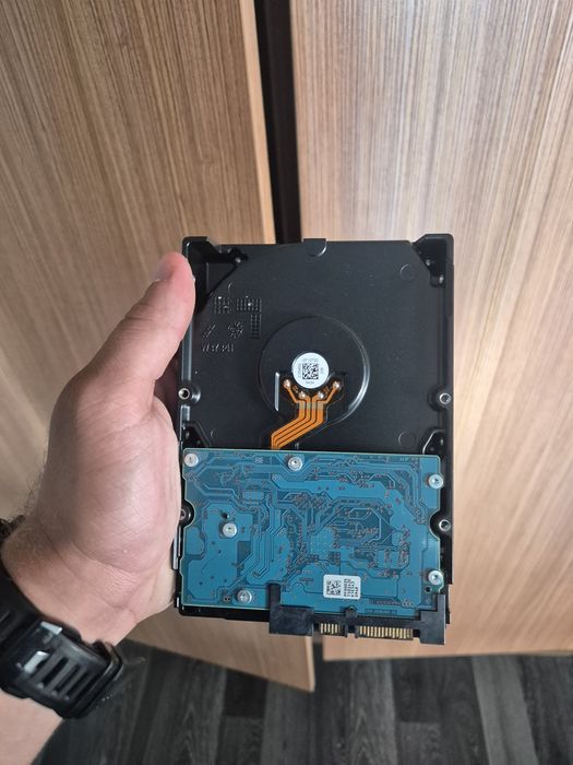 Toshiba 2TB хард диск