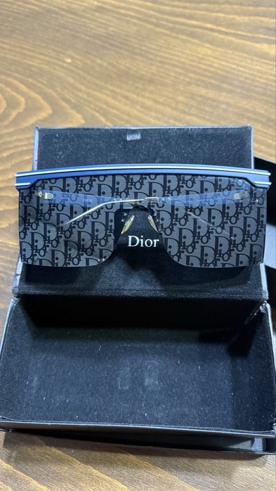 Vand ochelari de soare