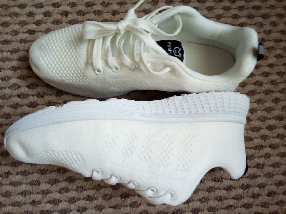 Новые кроссовки размер 37