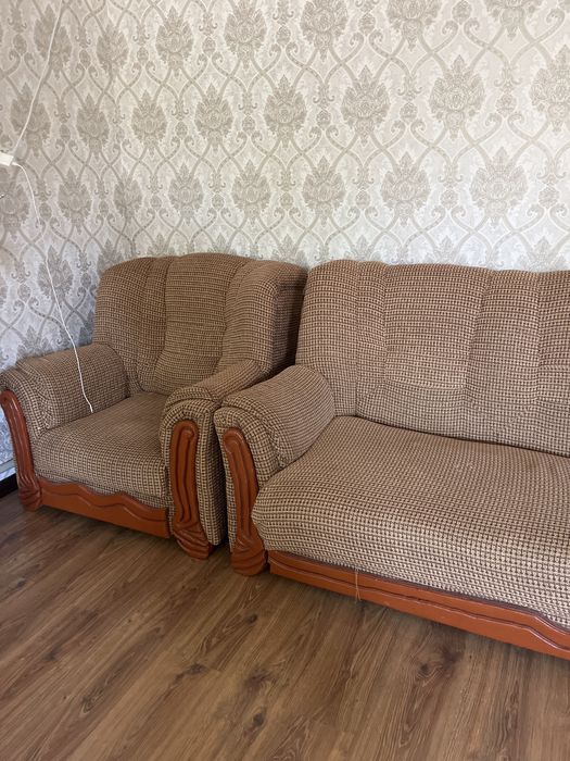 Диван очень срочно продам ремонд дома