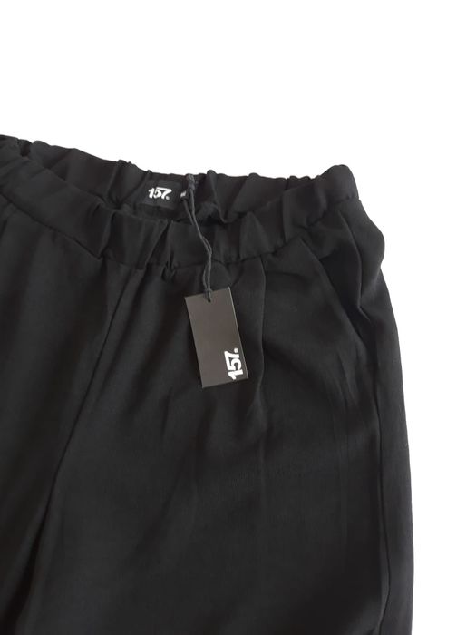 Pantaloni largi cu talie înaltă