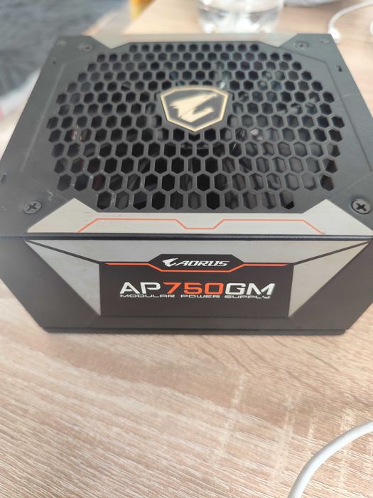 Топовый блок питания Gigabyte Aorus AP750GM 750W 80+ Gold