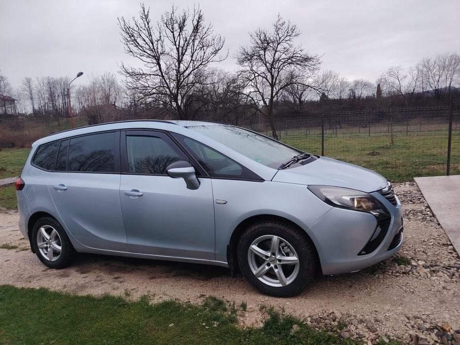 De vânzare Opel Zafira 2016 1.6motorina cu toate actele are totul funcțional.
