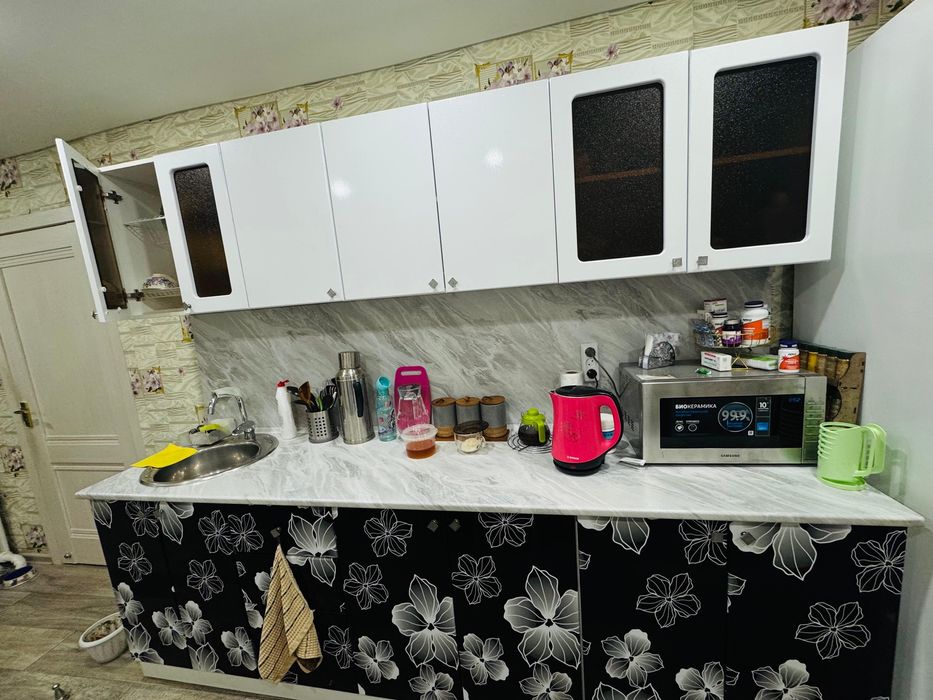 Кухонный гарнетур б/у отличный