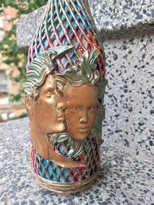 Ръчно декорирана бутилка за домашен алкохол