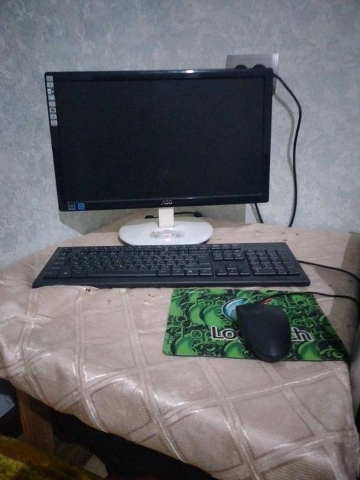 Stol kompyuteri sotiladi