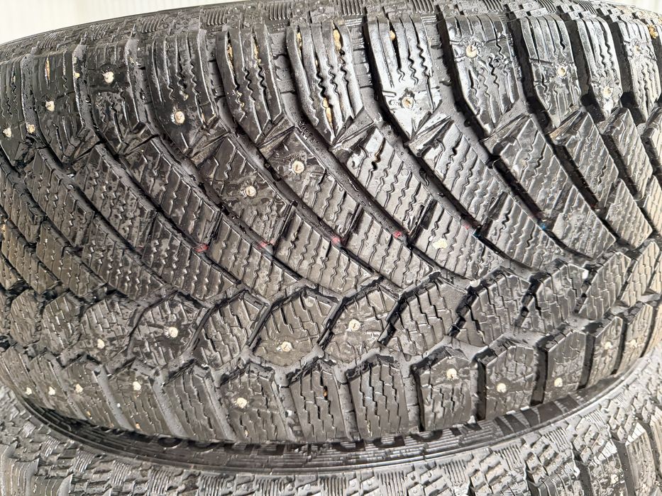 Продам шипованные шины 235/55/18