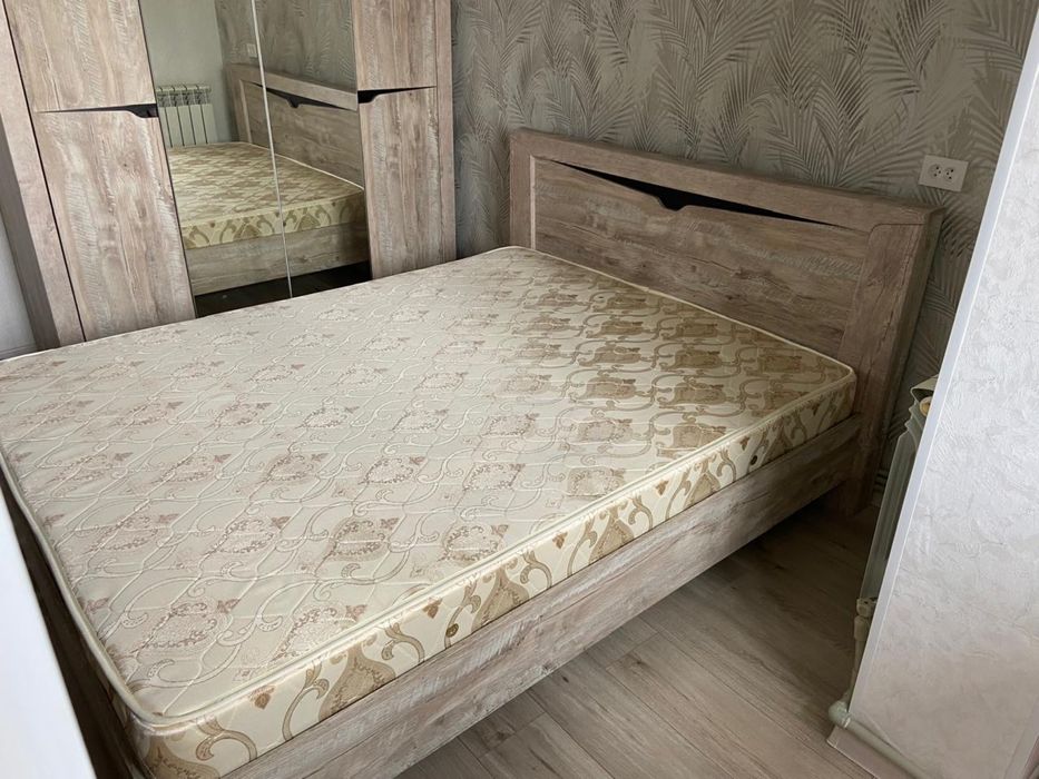 Двухспальная кровать