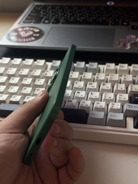 Продам телефон топовый