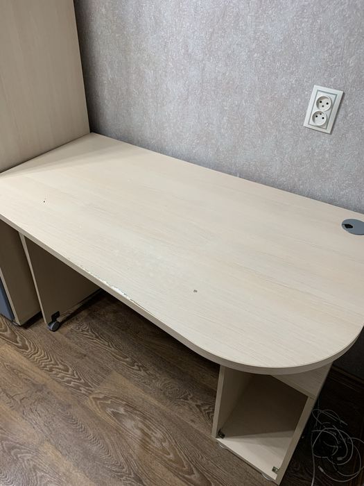 Письменный стол