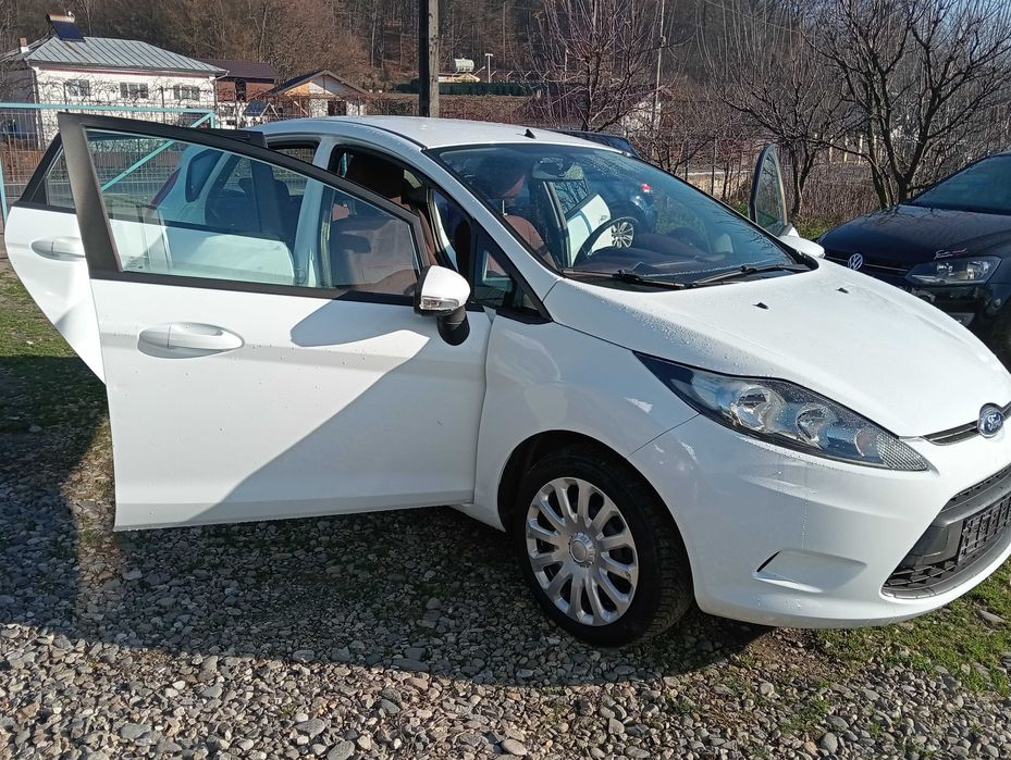 Vand FORD IFiesta  2011 euro 5 CHASH sau RATE