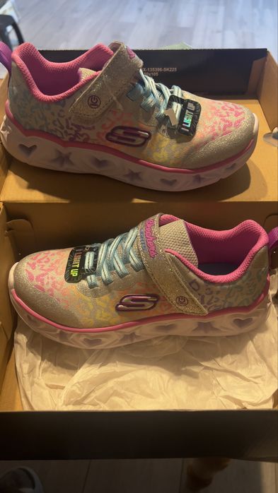 Skechers нови маратонки