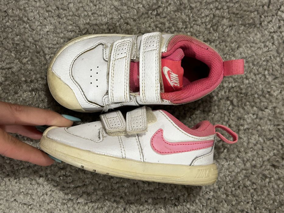 Vand doua perechi adidasii copii