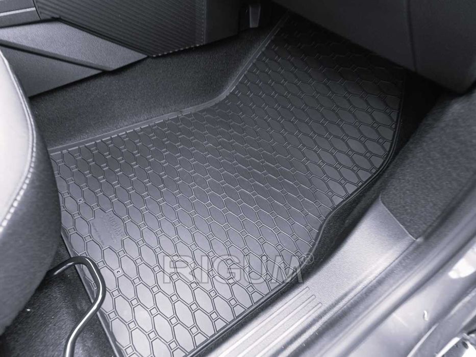 Гумени стелки или багажник Dacia Duster 3 от 2024 г.