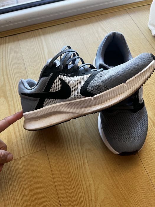 Маратонки Nike номер 42,5