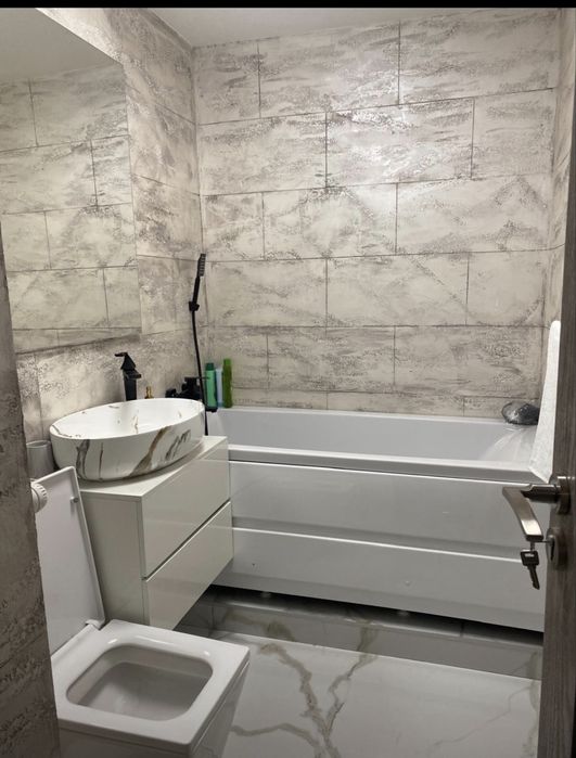 Inchirirez / chirie apartament 4 camere zona Lotus - Nufarul