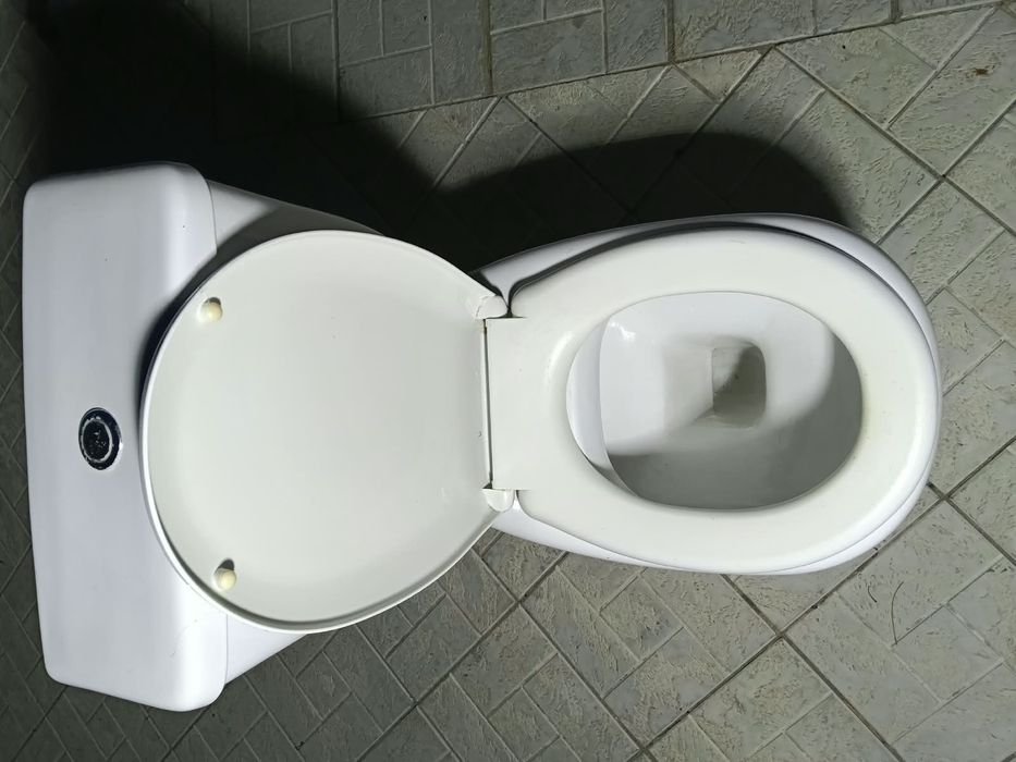 Продам унитаз отличное состояние