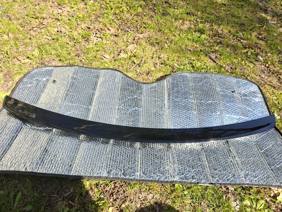 Продавам спойлер за  багажник на CLS .