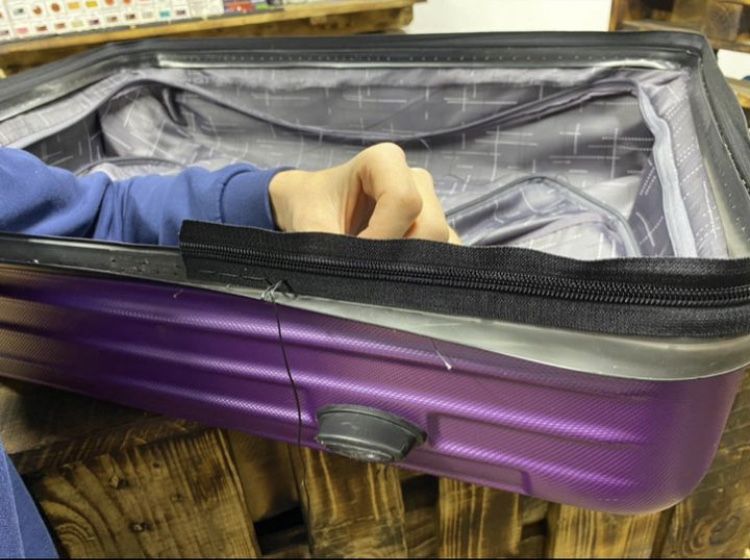 Ремонт и чистка чемоданов, сумок и обуви а также много и других услуг ...