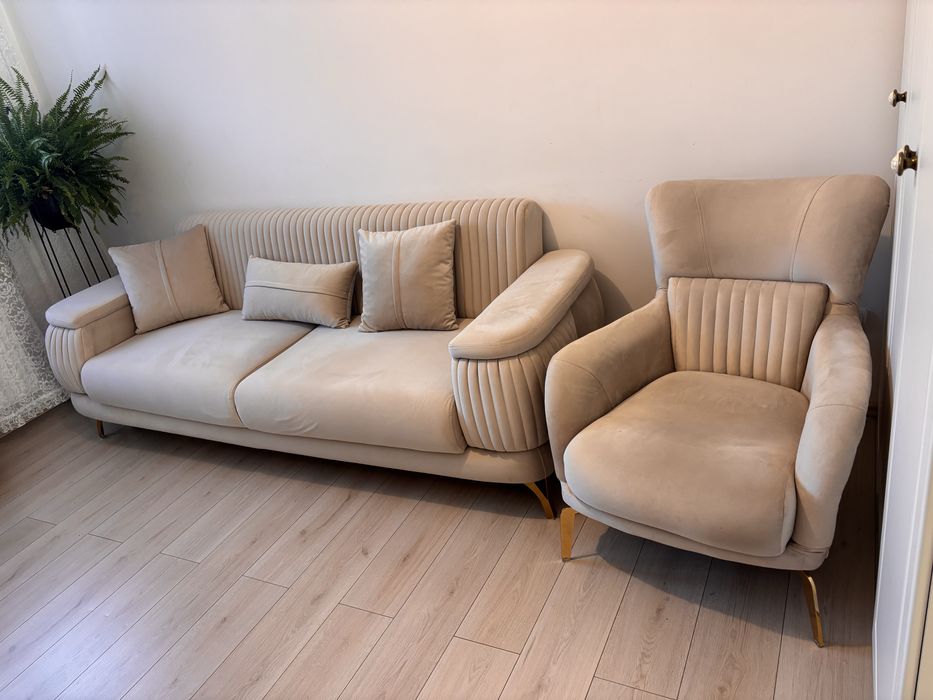 Canapea extensibila cu 2 locuri si fotoliu