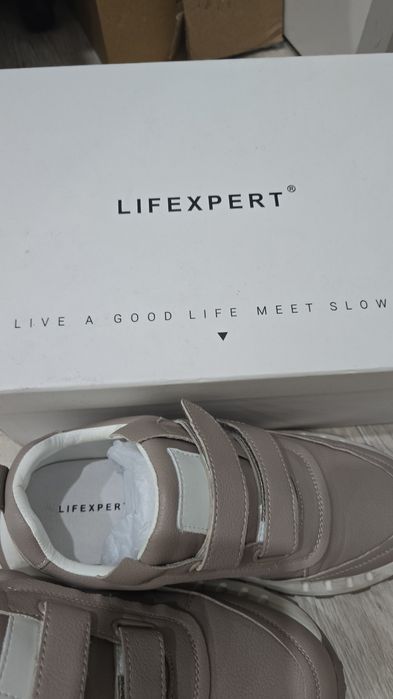 Кроссовки  легкие