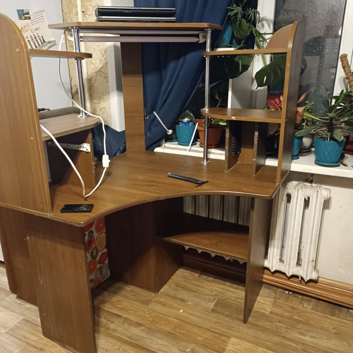 Компьютерный стол