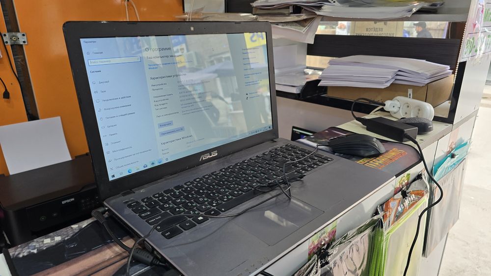 Notebook sotiladi Asus