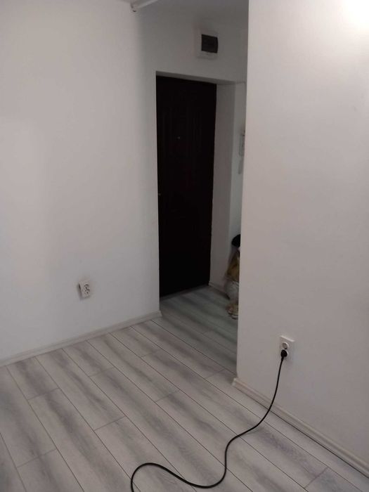 Închiriez  garsonierra