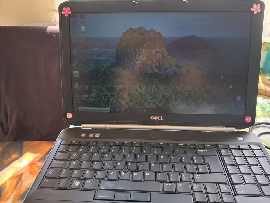 Лаптоп  DELL I 5