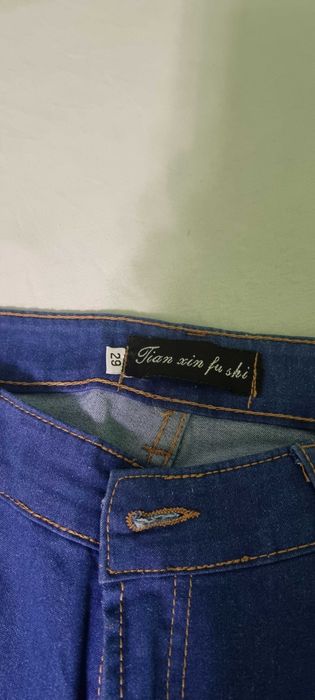 Чисто нови дънки