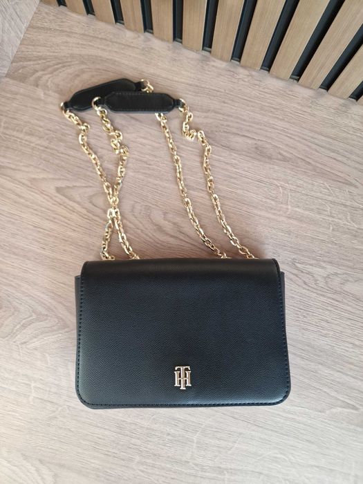 Чанта Tommy Hilfigher през рамо