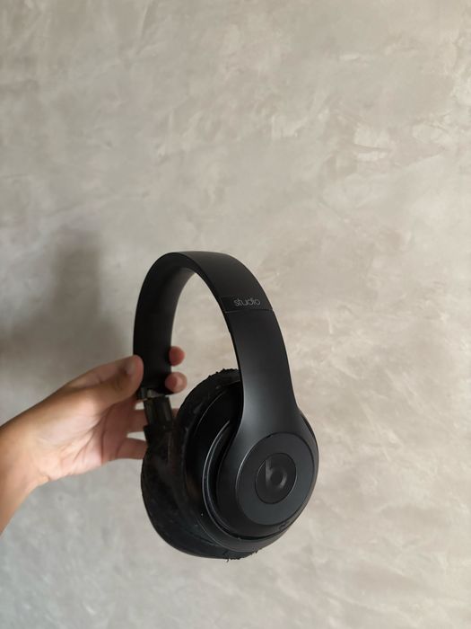 Слушалки Beats вървят си с всичко в кутията единствения проблем е наушника но той лесно може да се смени