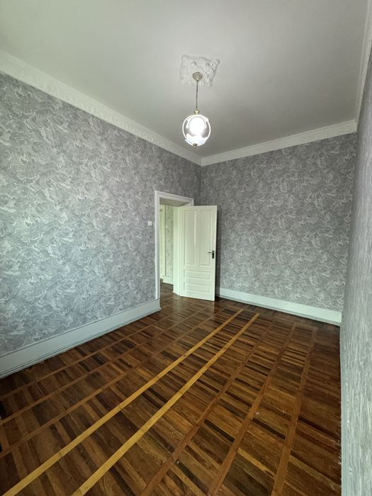 Ховли уй сотилади шахар марказида