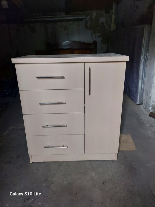 Шкаф для квартиры