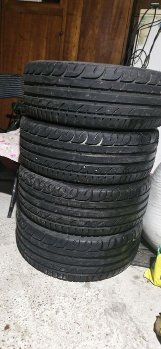 Vând cauciucuri  215/45/R17