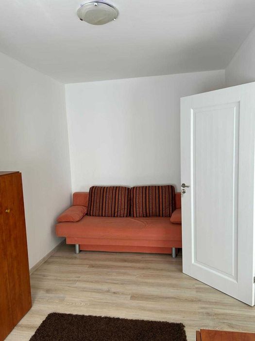 Se oferă spre închiriere apartament cu 2 camere, mobilat, situat la etajul 1, pe strada Semaforului, în cartierul Vasile Aaron.
