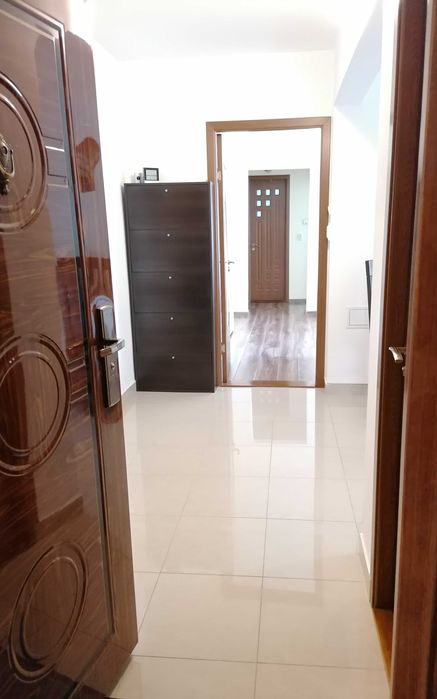 Închiriez apartament