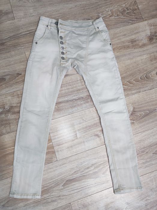 Дамски дънки р-р S, 36- 5лв