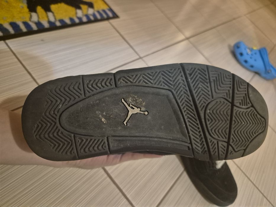 Jordan 4 black cat aproape noi
