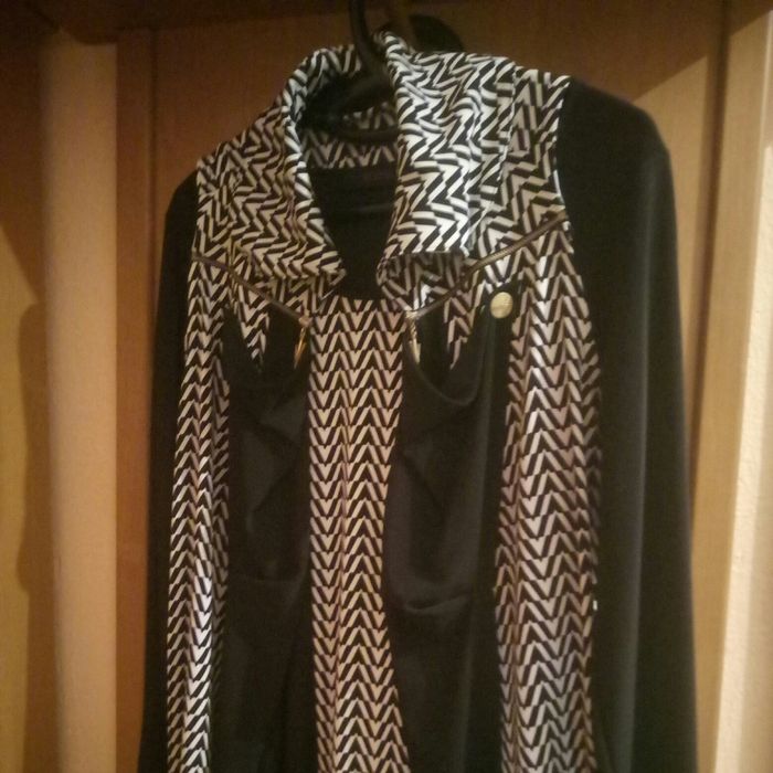 Продам платье с накидкой