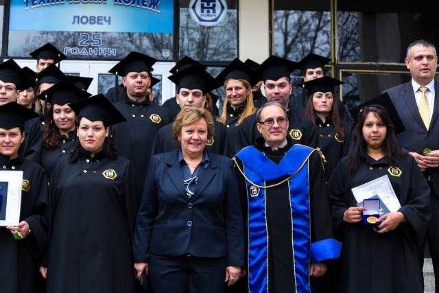 Академични шапки, тоги и шалове за дипломиране Комплект тога и шапка