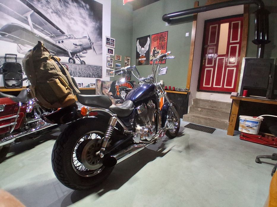 Suzuki VS 1400 Intruder Model American