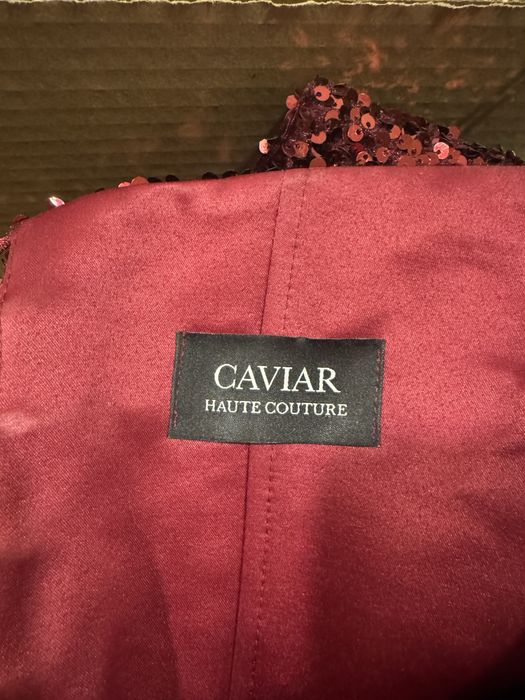 Продавам балната си рокля Caviar, модел Hollywood Red Sequins