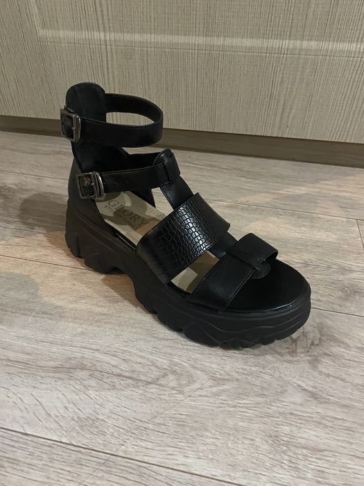 Продам босоножки 5000тг