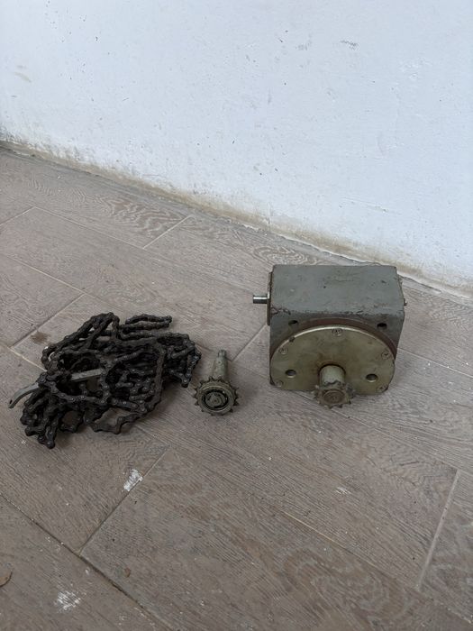 Продам угловой червячный редуктор.